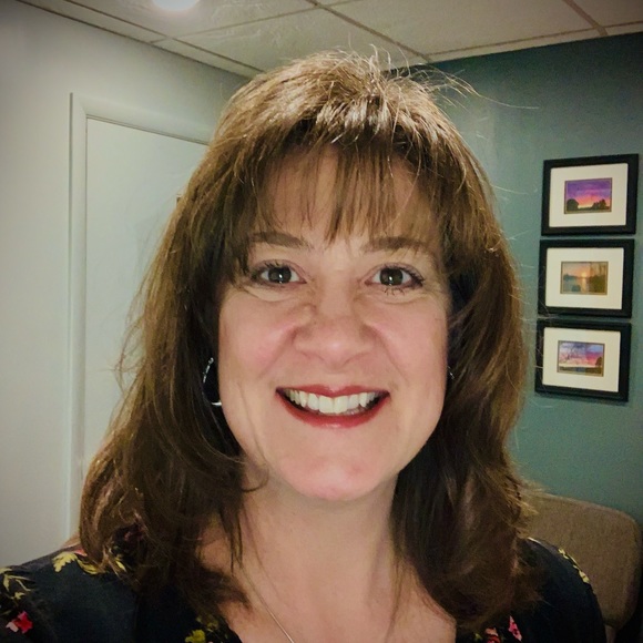 Meet your Posher, Melissa - Picture 1 of 1